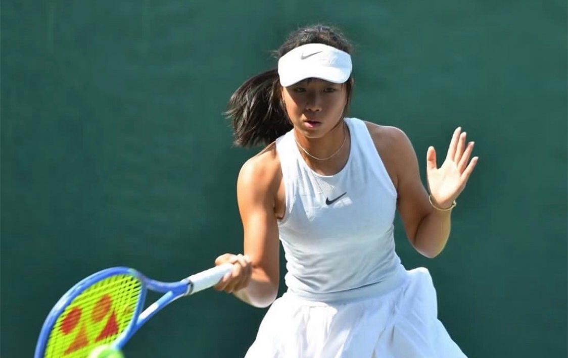 TIANBO-2-0晋级第三轮！中国女网15岁新星闪耀成人赛：追赶郑钦文王欣瑜