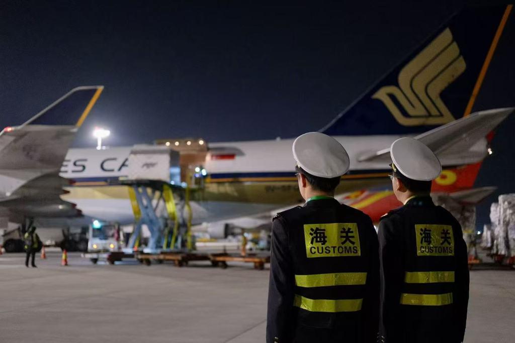 天博体育中国-F1数千吨精密设备跨国转运窗口期不足5天，上海海关如何护航？